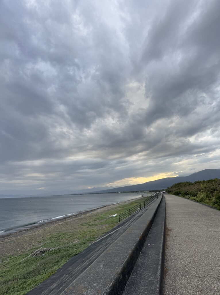 The long coastal path along the Senbonhama pine grove, Numazu